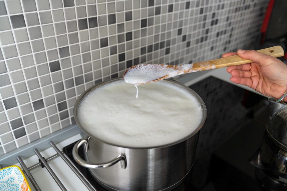 Ballı Sütün Faydaları ve Dikkat Edilmesi Gerekenler