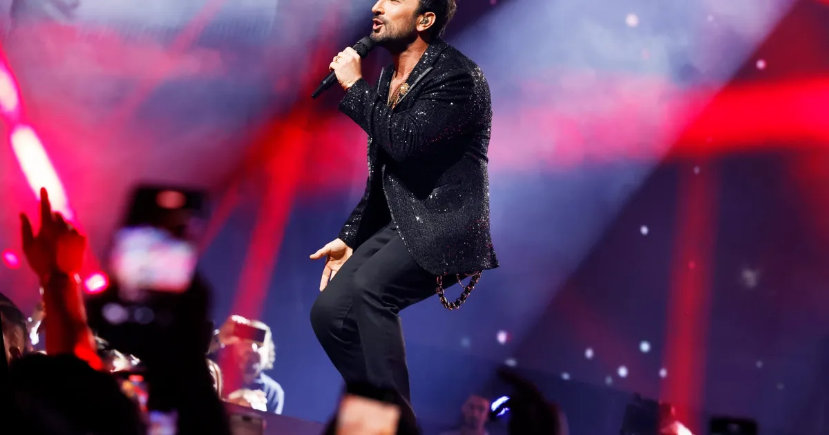 Megastar Tarkan Avrupa turnesinde büyülüyor