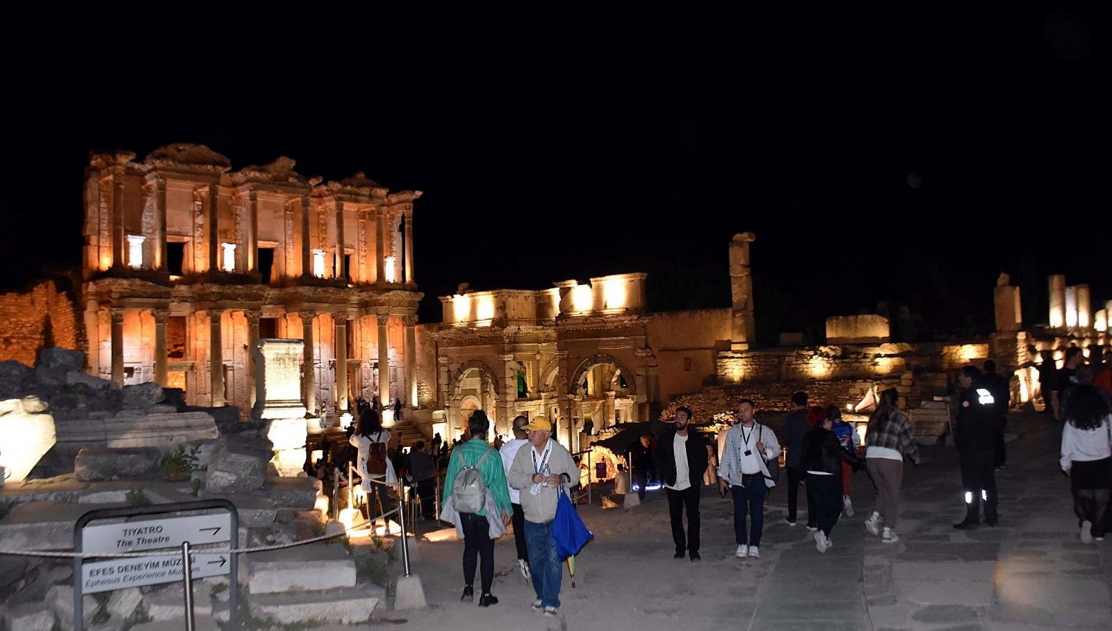 Efes Antik Kenti’nde gece müzeciliği başlıyor