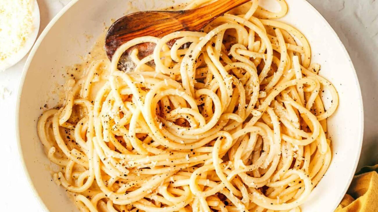 İtalyanları ve İngilizleri karşı karşıya getiren Spaghetti Cacio e Pepe tarifi