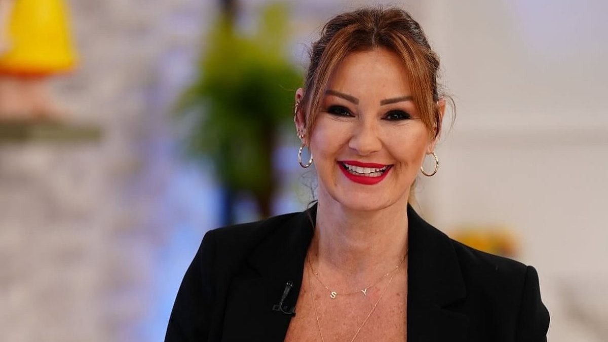 Pınar Altuğ, geçmişe götürdü!