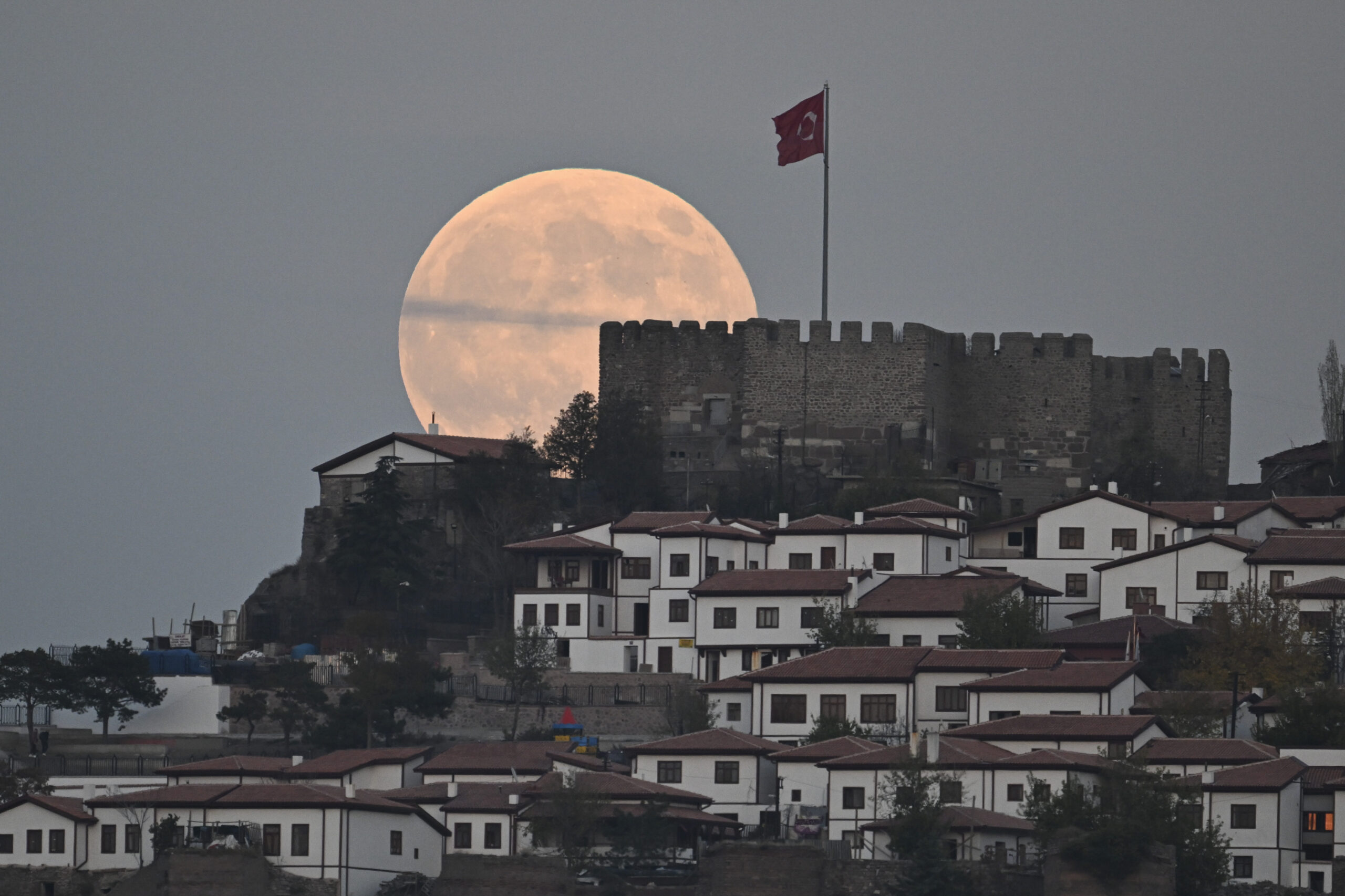 Türkiye’den “Kunduz Dolunayı” manzaraları