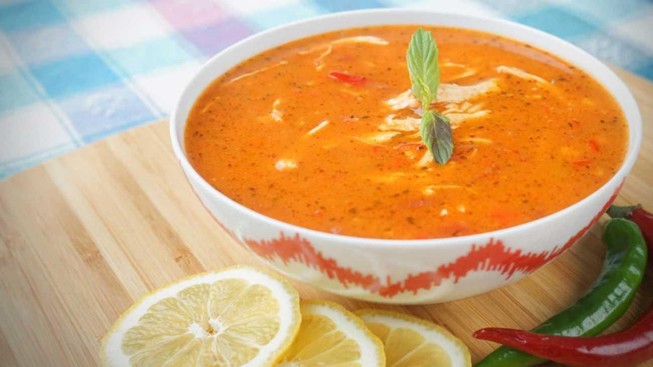Kışa şifa katan pratik tavuklu sebze çorbası tarifi