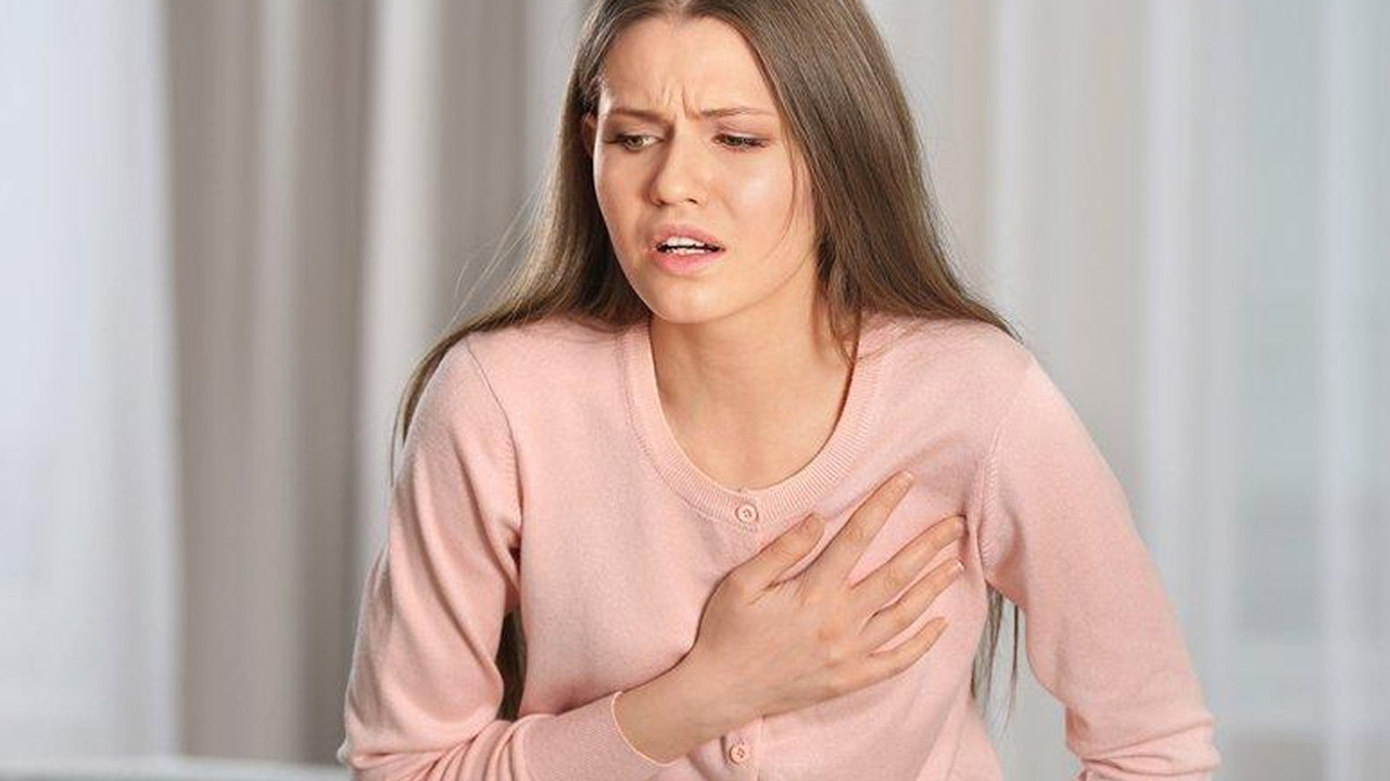 Midedeki sancı kalp krizi belirtisi mi?