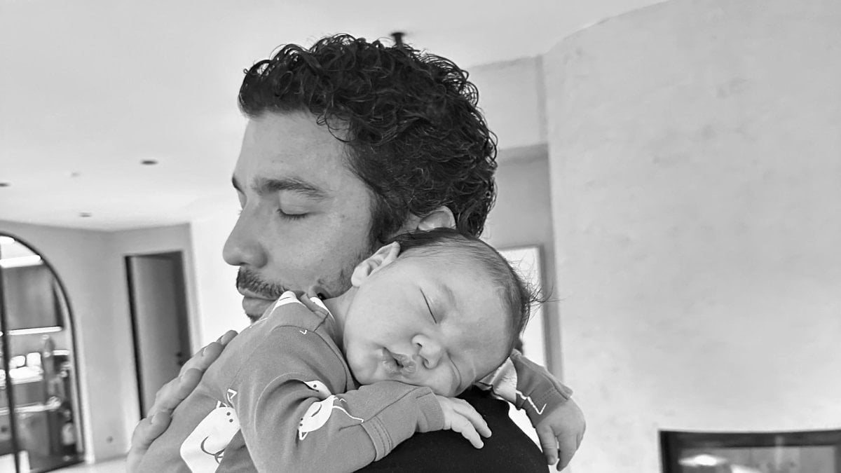 Kaan Yıldırım ve Pınar Deniz’den karlı aile pozu!