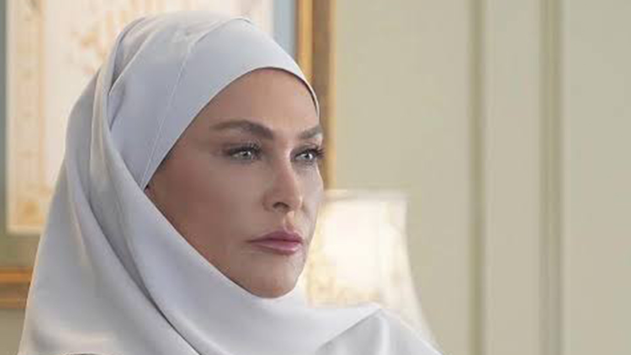 Başörtüsü takan Hülya Avşar’ın sözleri tartışmalara yol açtı