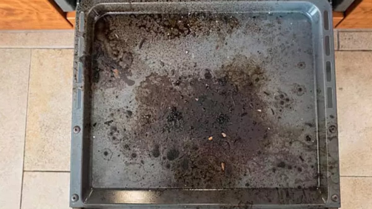 Fırın tepsisindeki yanıkları ovmaya son!