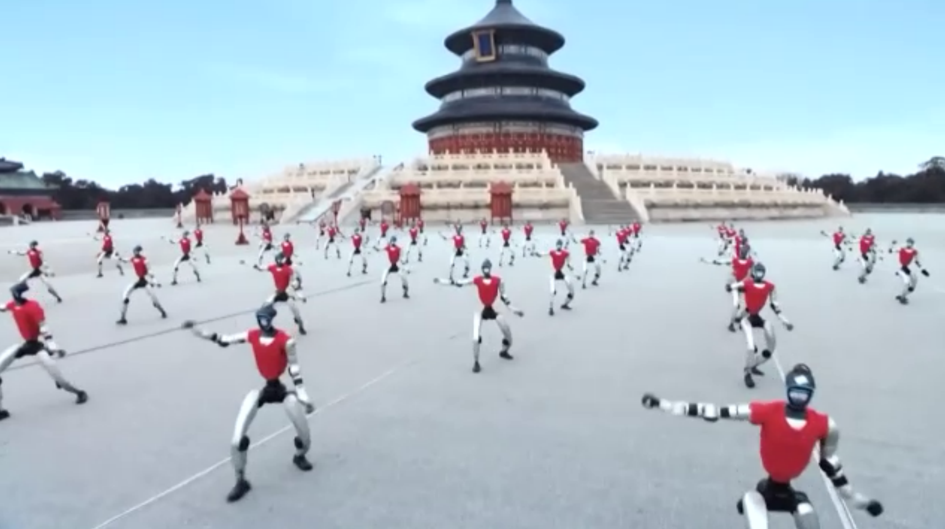 İnsansı robotlardan Kung Fu şovu