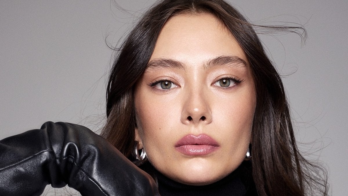 Neslihan Atagül’ün ayna pozu!