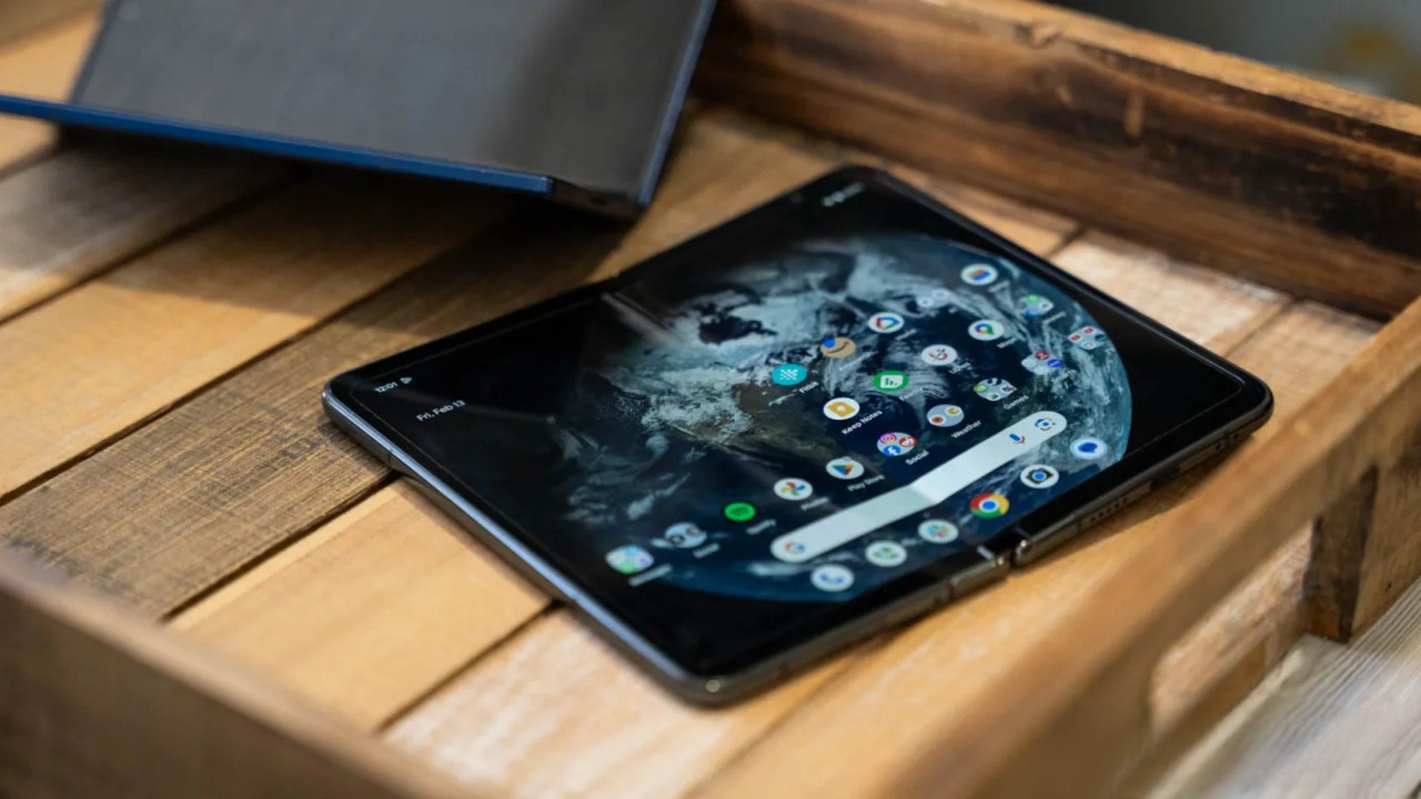 Samsung’tan yeni katlanabilir geniş ekran