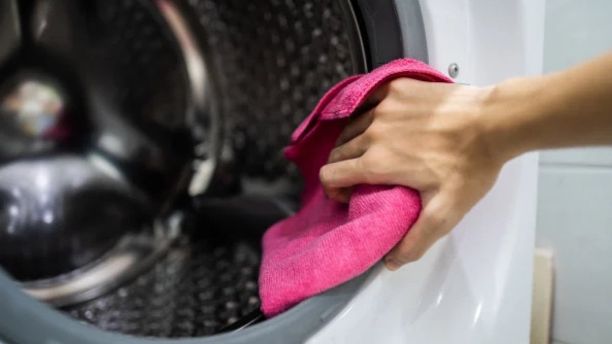 Çamaşır makinesine 1 çay kaşığı ekleyince bakın neler oluyor