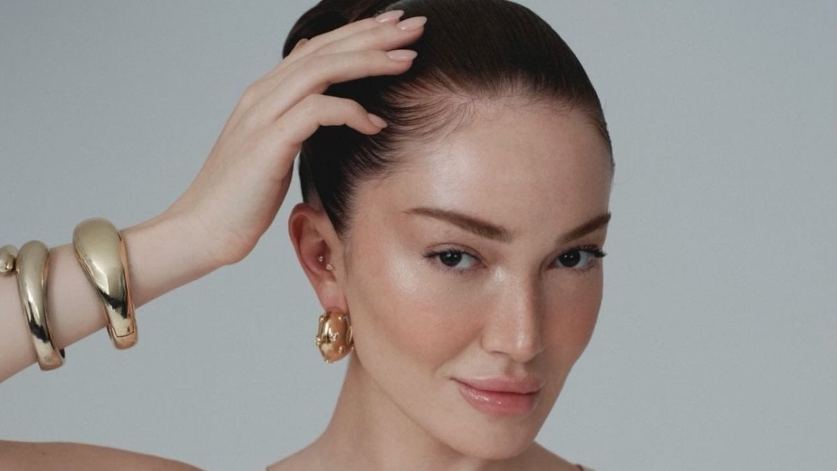 Danla Bilic göğüs implantlarını çıkarttı