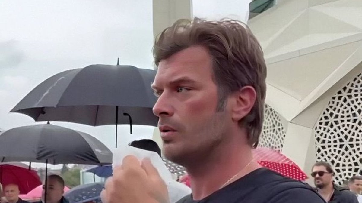 Kıvanç Tatlıtuğ bayram namazında görüntülendi