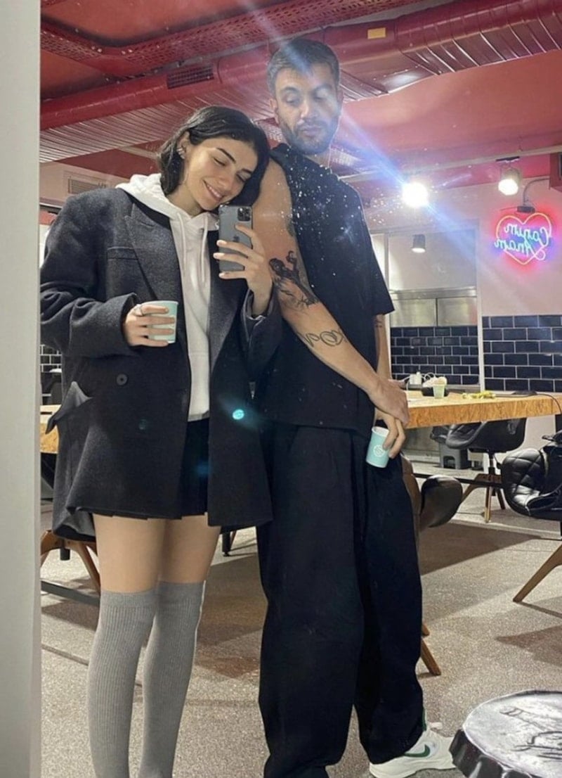 İnci Taneleri’nin Oyuncusu Hazar Ergüçlü ve DJ Efe Çelik'in Gizli Aşkı Sonunda Bitti