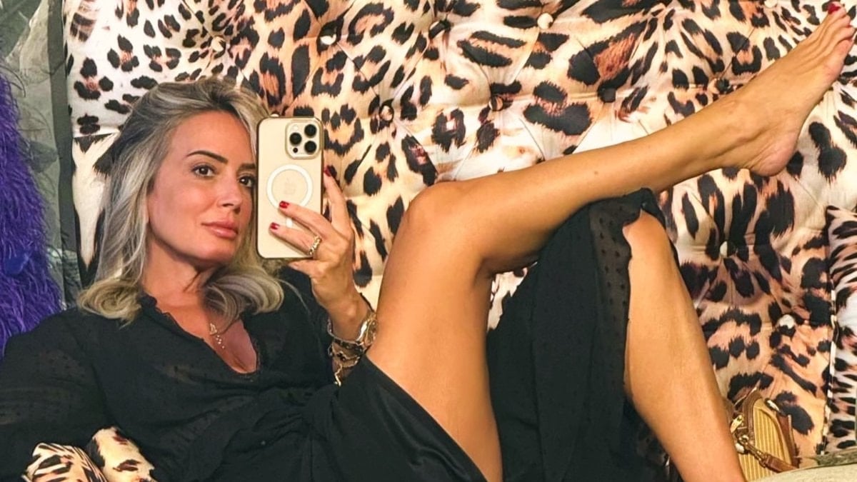 Saba Tümer gençlik fotoğrafını paylaştı!