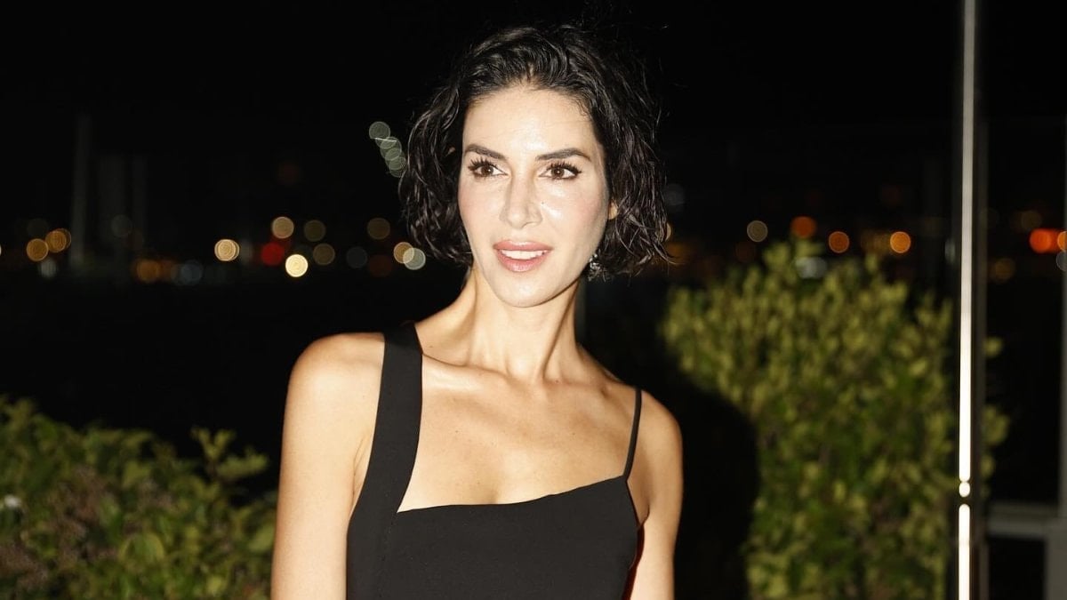 Ahu Yağtu öpmeye doymuyor