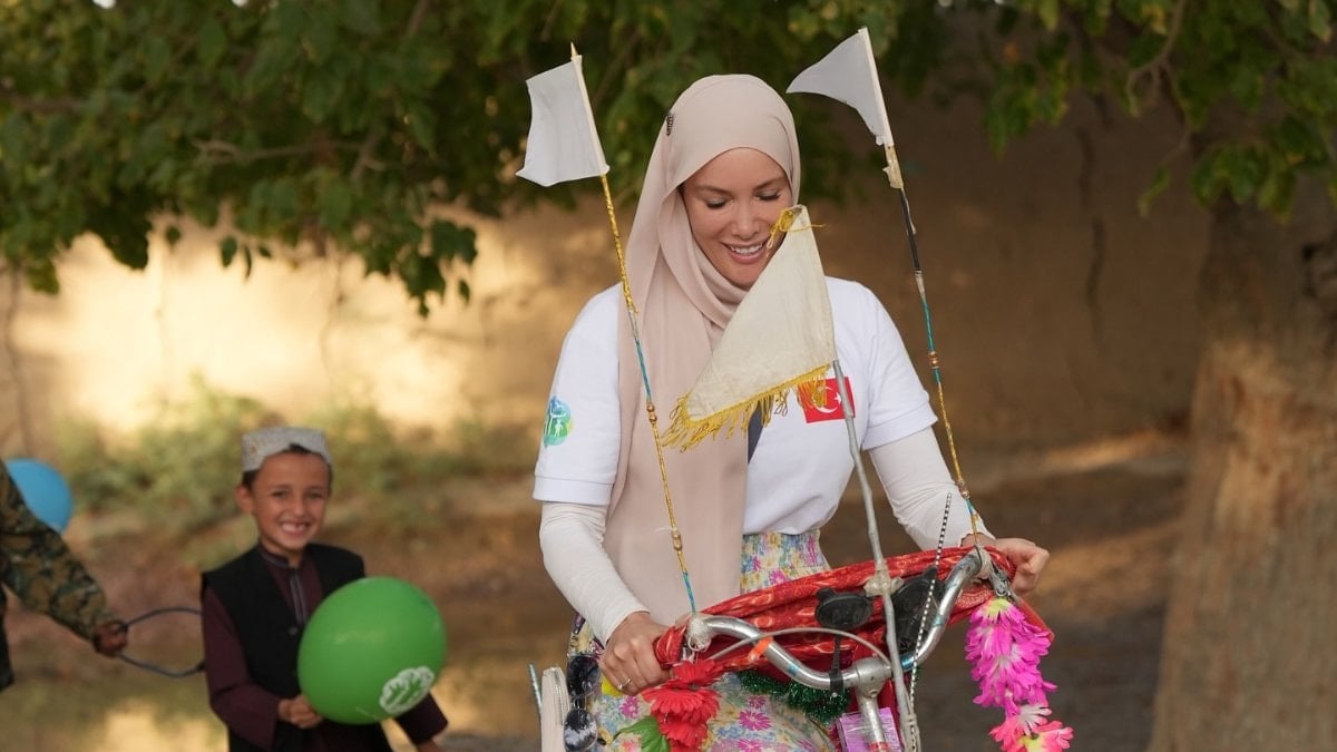 Gamze Özçelik yıllar sonra ekrana dönüyor!