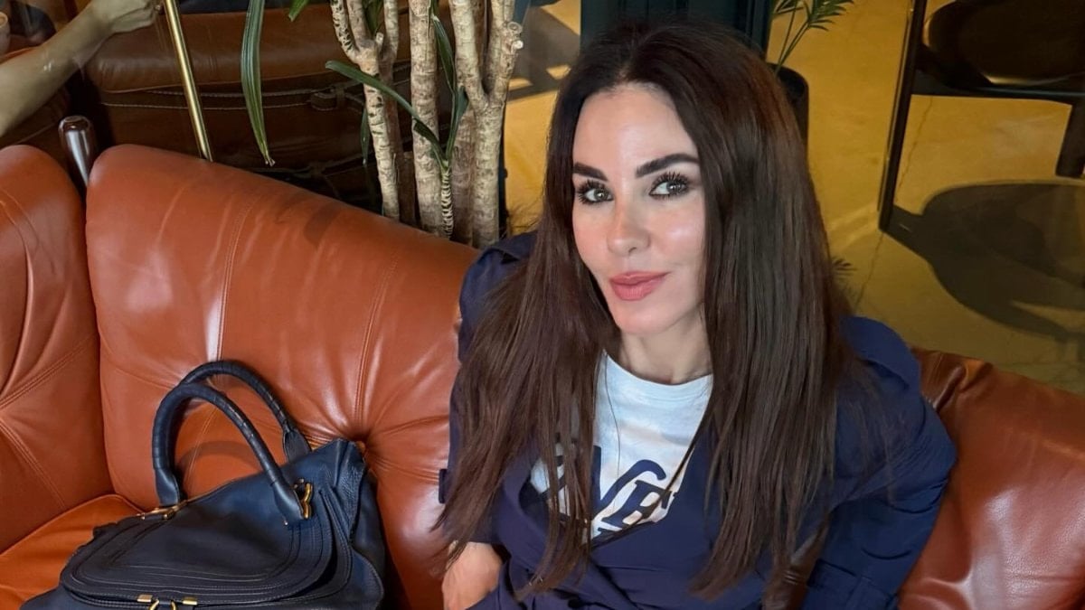 İddialı kıyafetine şarkıcı Hatice’den destek