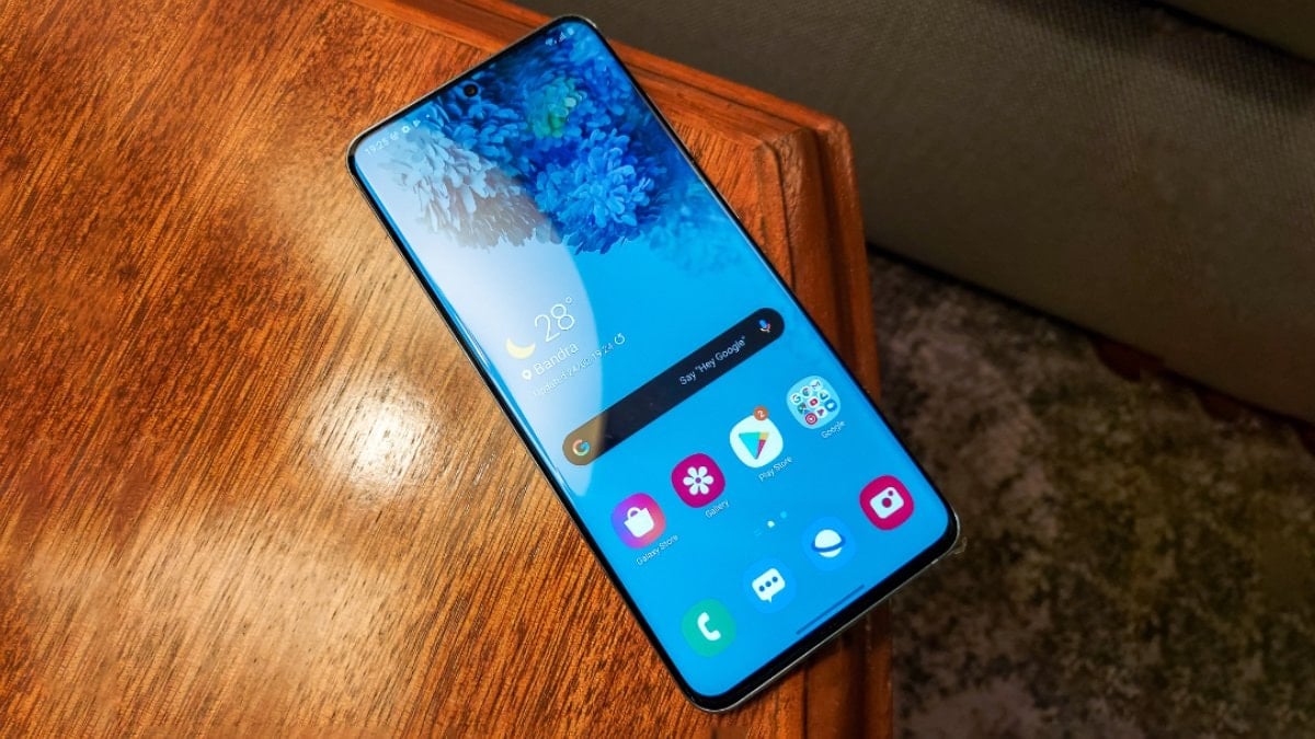 Samsung 3 model için fişi çekti