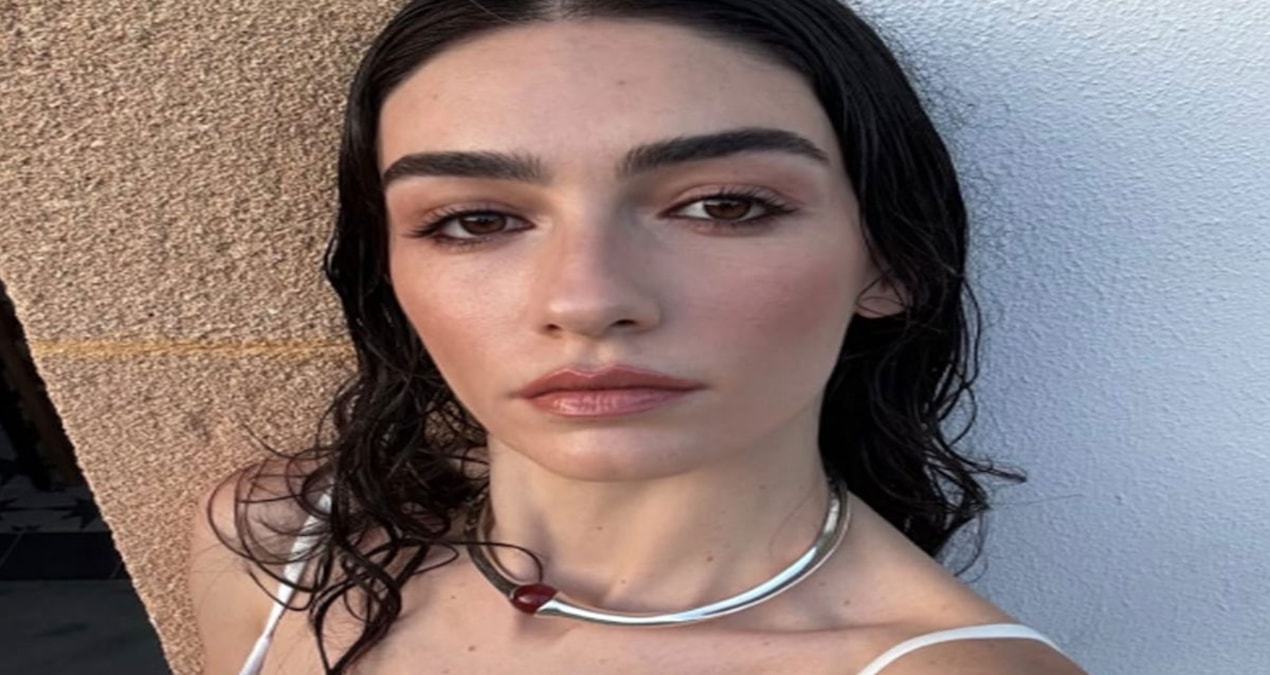Hazar Ergüçlü’nün bikinili pozları gündem oldu