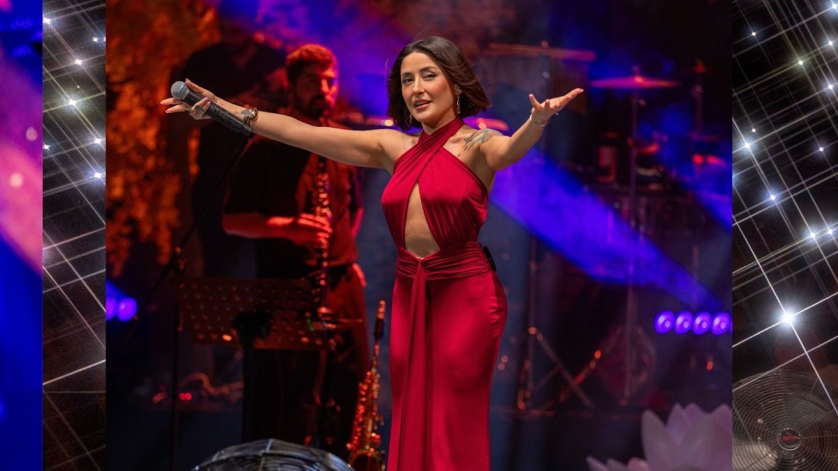 Melek Mosso sahnede dans şov yaptı