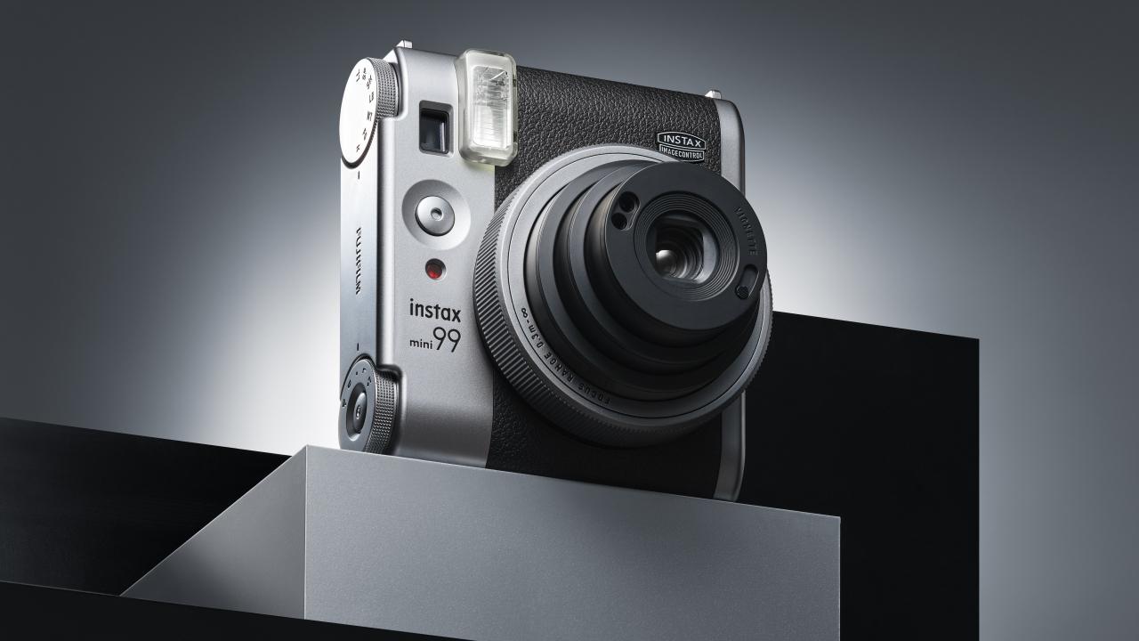 Yeni özelliklerle donatılan instax mini 99 tanıtıldı