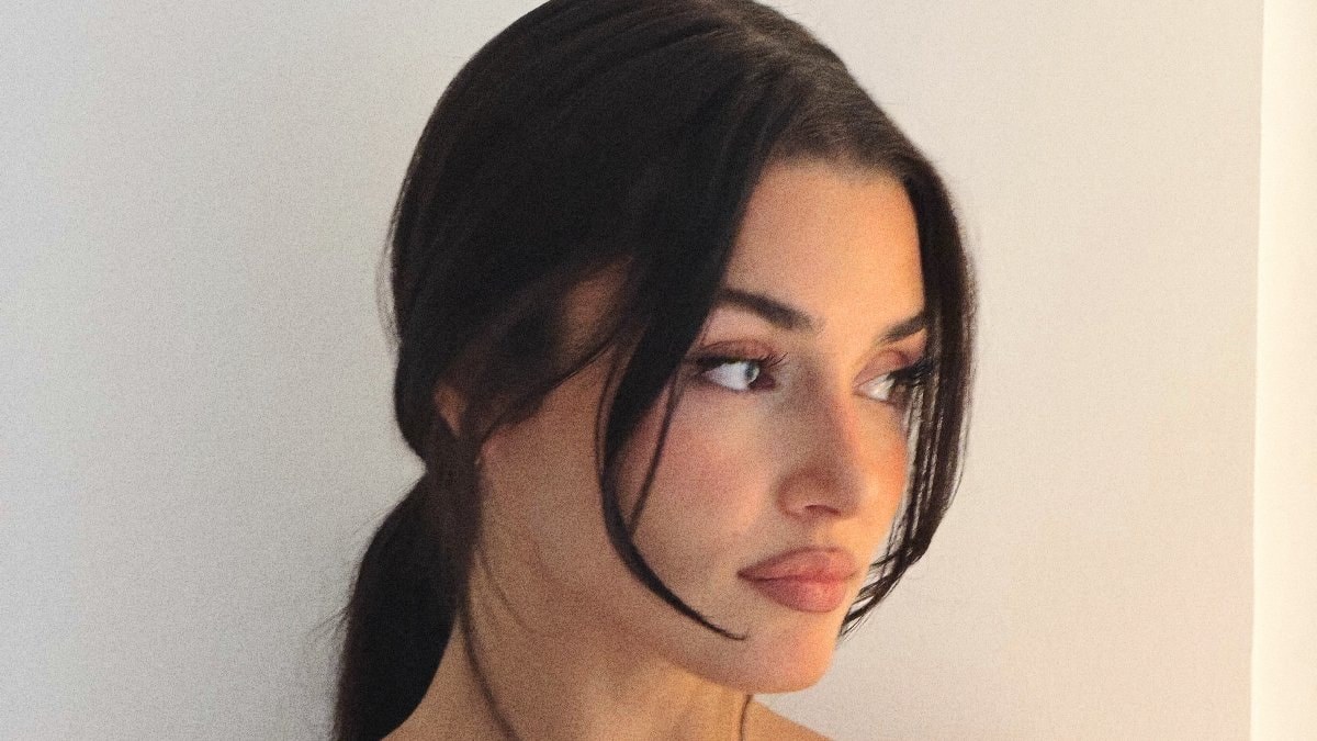 Hande Erçel’in lila tarzı!
