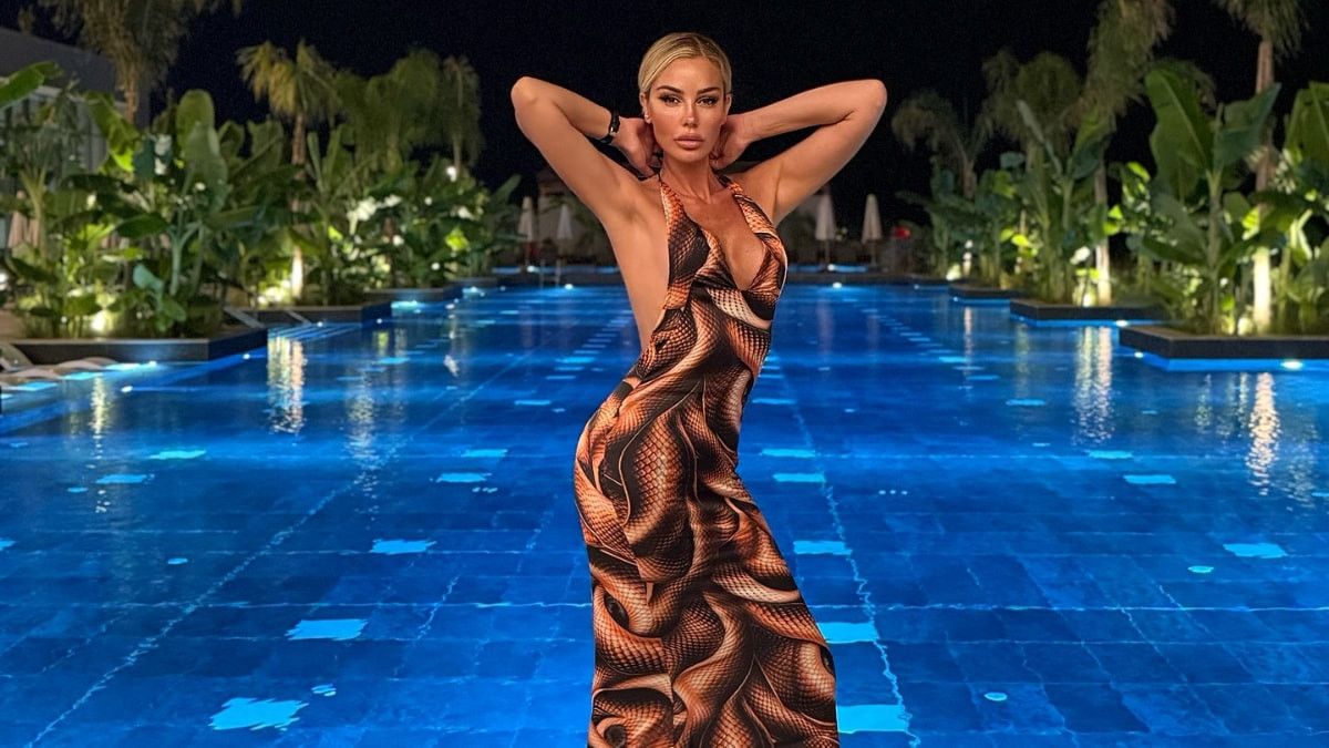 Petek Dinçöz’ün bikinili kareler!