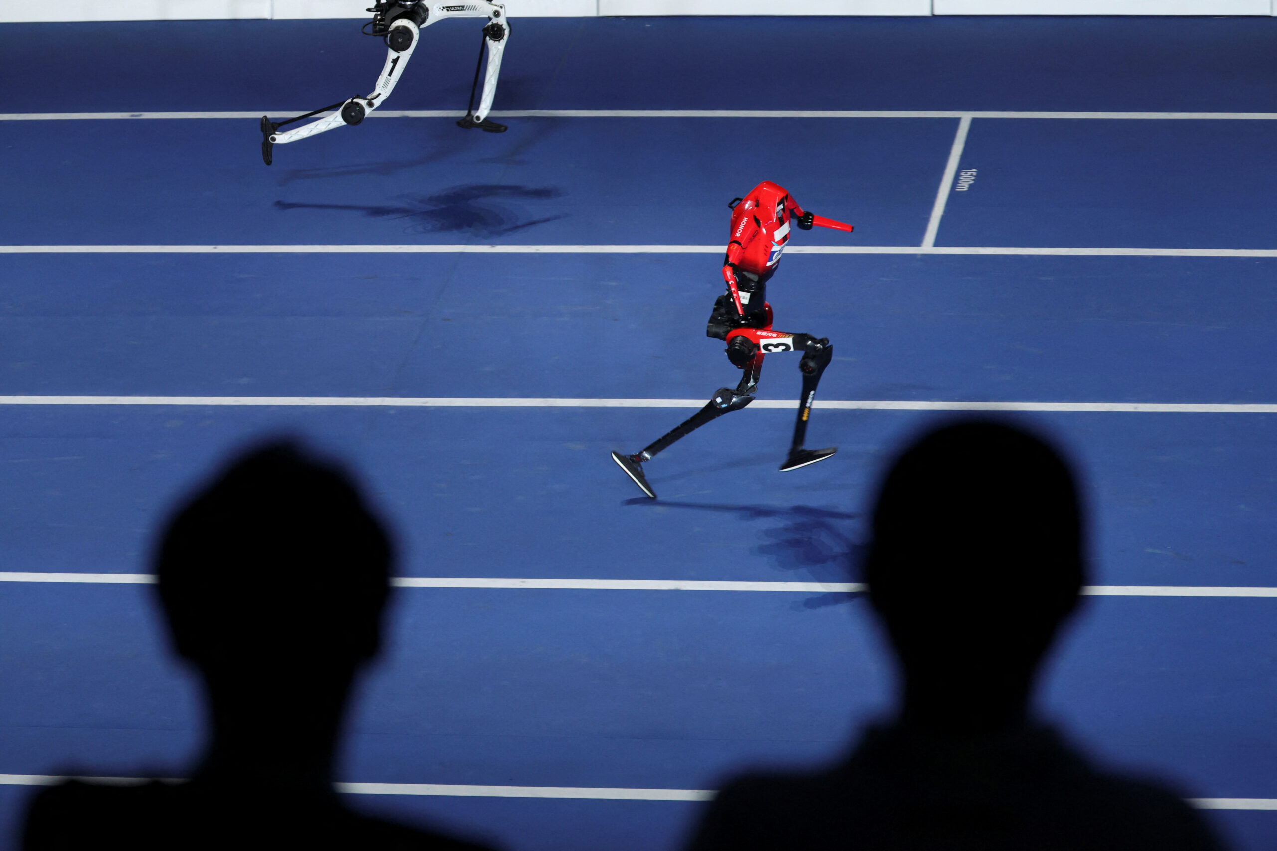 Usain Bolt’un rekorunu geçti: Robot 100 metreyi 9,32 saniyede koştu