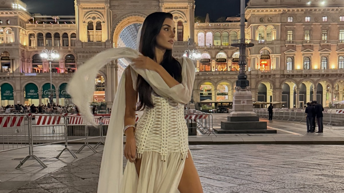Hande Erçel, Jennifer Lopez’le poz verdi!