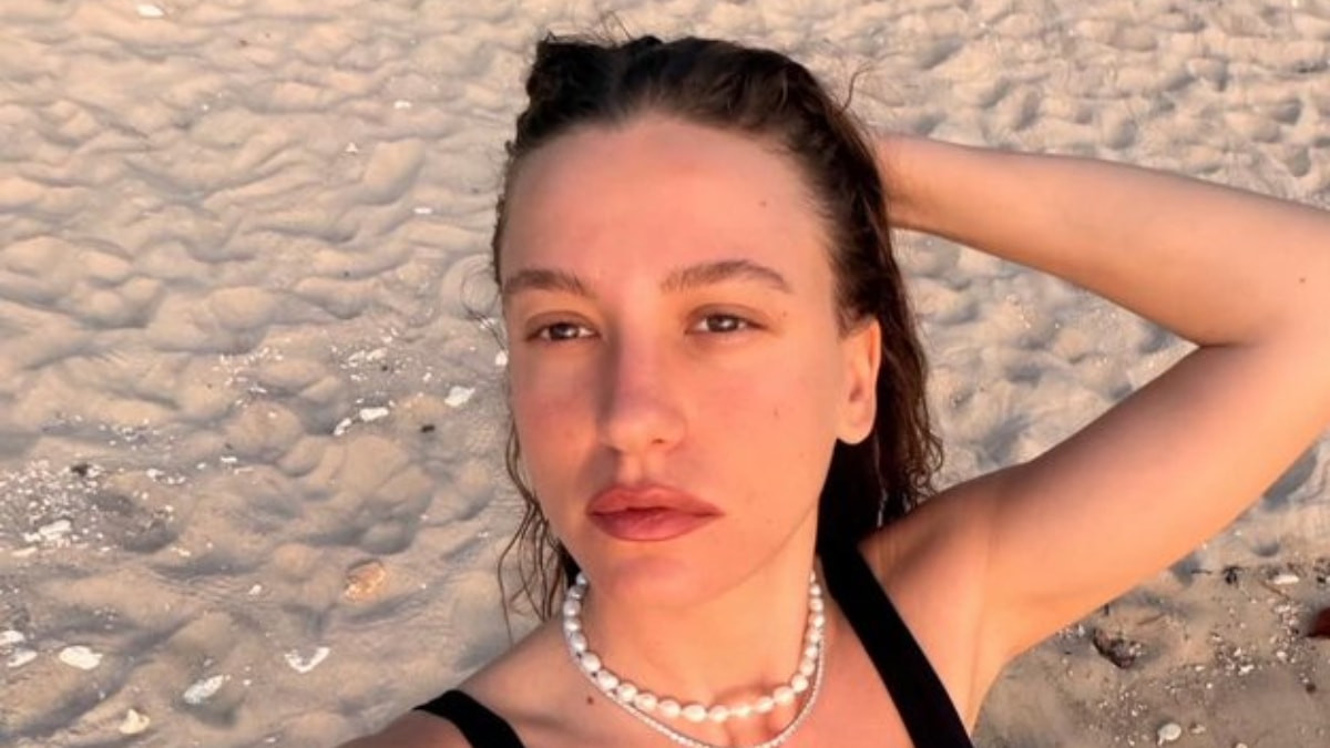 Serenay Sarıkaya’dan kas şov