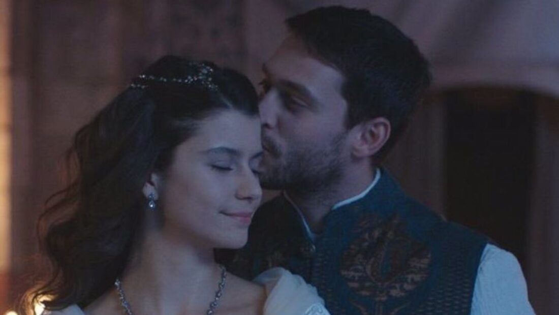 Beren Saat ile Ekin Koç 10 yıl sonra aynı projede buluşuyor
