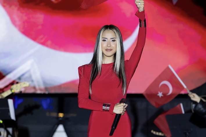 Hande Ünsal’dan Cumhuriyet’e kırmızı imza!