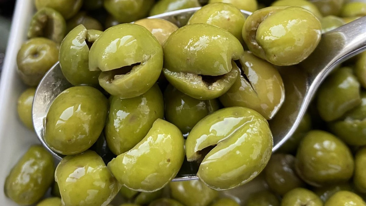 Yeşil zeytin yapımı: Çizik yeşil zeytin nasıl yapılır?